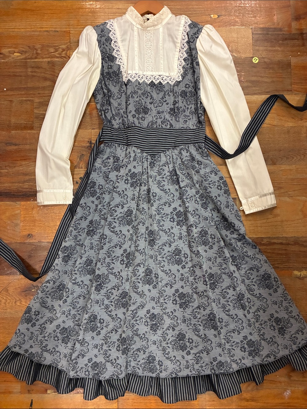 🕷️🕸️🖤 Rare Vintage Gunne Sax Dress, Gothic style Small fit 🕷️🕸️🖤